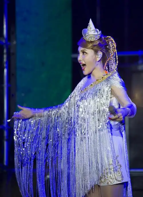 《站在草原望北京》乌兰图雅感恩家乡专场演唱会