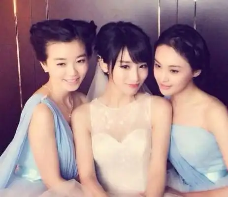 【图】曝谢楠结婚伴娘照 吴京婚前协议表忠贞