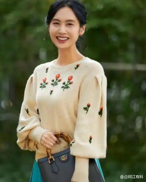 朱茵才是"人间绝色"!51岁仍风韵十足,身材小姑娘看了都羡慕!