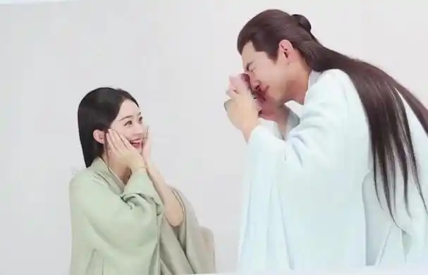 赵丽颖林更新拍立得好甜笑容灿烂好可爱心动了