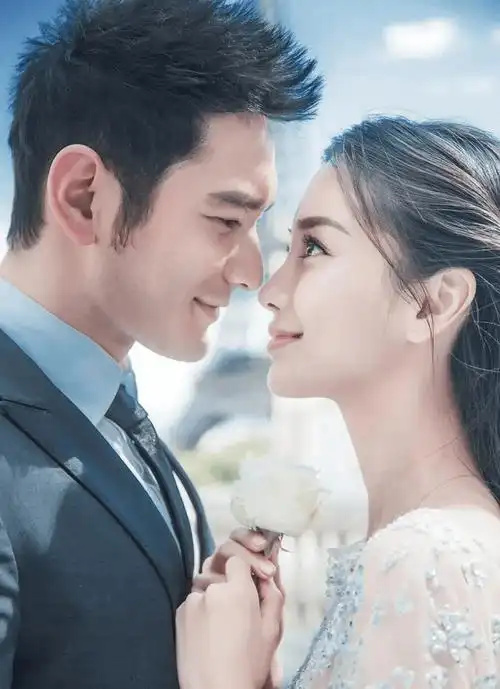 不过,自从黄晓明跟杨颖结婚之后,曾多次传出离婚的消息,甚至在之前