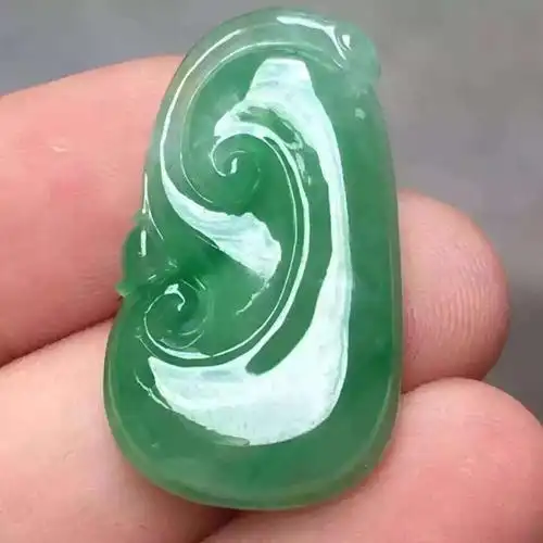 a货翡翠 天然翡翠如意 高冰冰润水头足起胶感如意吊坠 送证书包邮