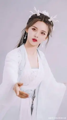 杨超越的古装扮相看起来很灵动可爱.