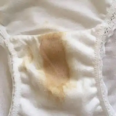 亲们,我现在孕7个月,今天上午半天内裤都脏了,像是流的褐色分泌物