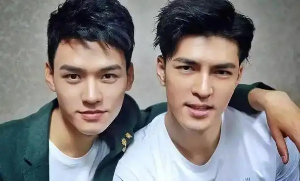 《盛势》:柴鸡蛋力荐的搞笑情感剧柴鸡蛋的新作《盛势》,由龚俊,徐峰