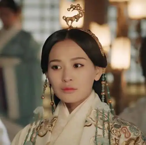 皓镧传中公主雅的这四个头饰最后一个硬是没看出来是什么