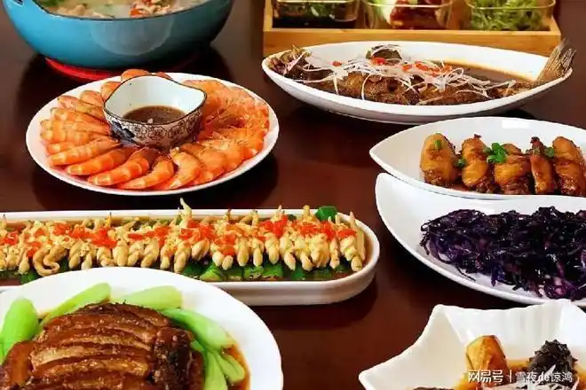 河南姑娘准备了一桌丰盛的大餐来庆祝丈夫的生日婆婆说太败家了