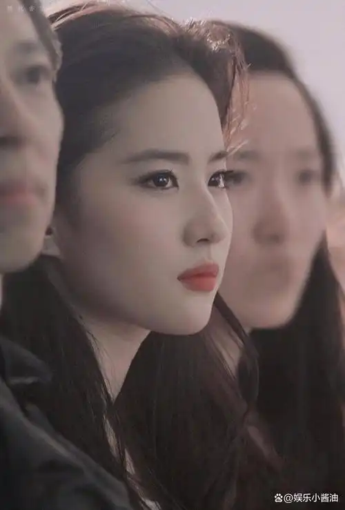 侧颜最好看的女星,刘亦菲热巴弧度最完美,宋祖儿小翘鼻赢了!