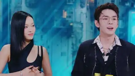 李佳琦刘柏辛lexie综艺首同框 合唱"买它"引全场欢呼