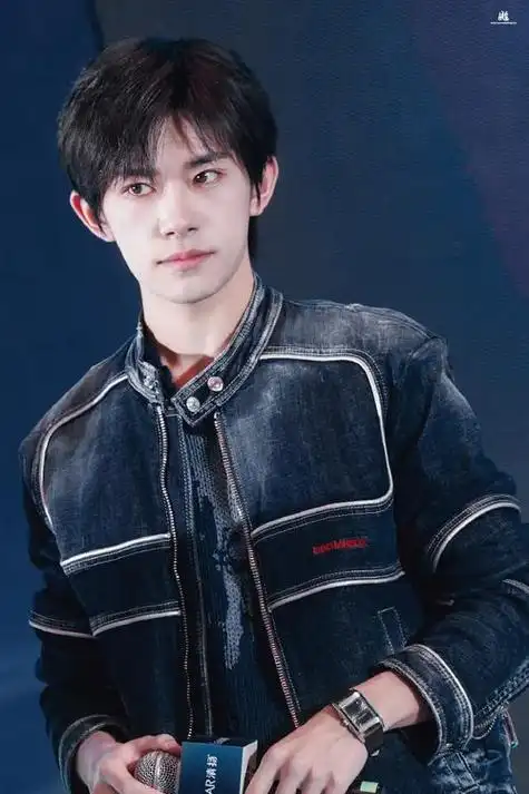 易烊千玺与郭富城女儿打招呼,娱乐圈人缘极好 - 聚缘娱乐网