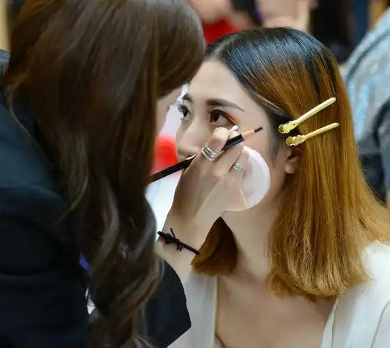 化妆师与模特