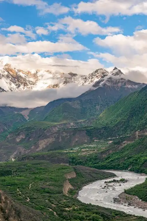 西藏林芝索松村南迦巴瓦峰星空多雄拉雪山雅鲁藏布大峡谷