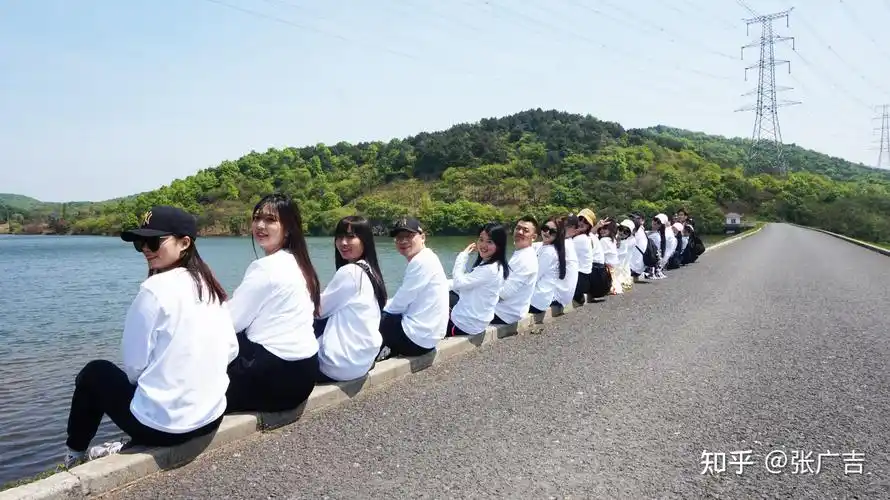 多人团建拍照姿势合集