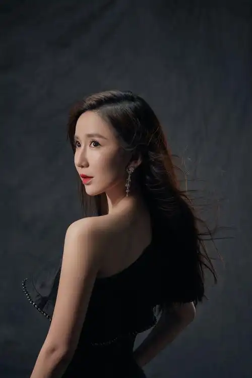 月27日出生于辽宁省 a target="_blank" href="/item/大连市/127186"