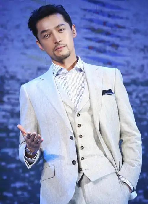 中年男人看40岁胡歌日常穿搭,穿衣不油腻不老气,堪比小鲜肉