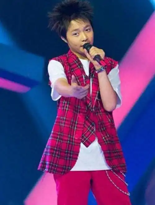 颜值不如鹿晗家境不如黄子韬张艺兴凭什么可以一直火