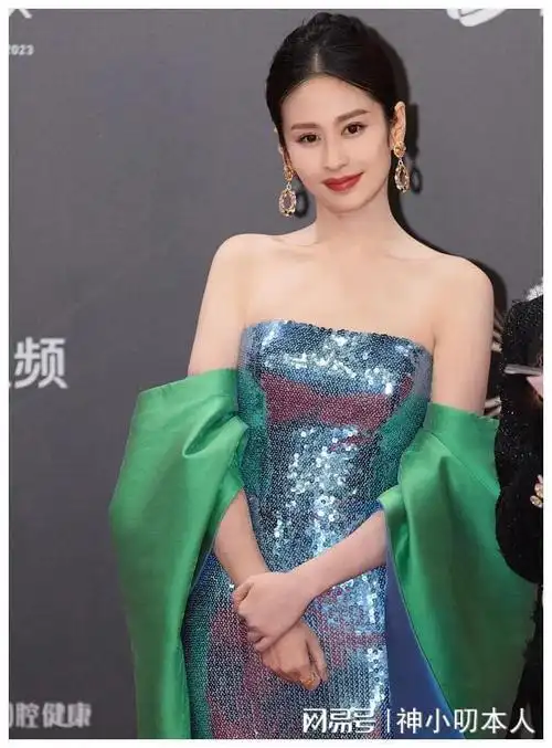 颖儿一袭绿色礼服惊艳全场星光大赏上耀眼绿光让人们惊叹不已