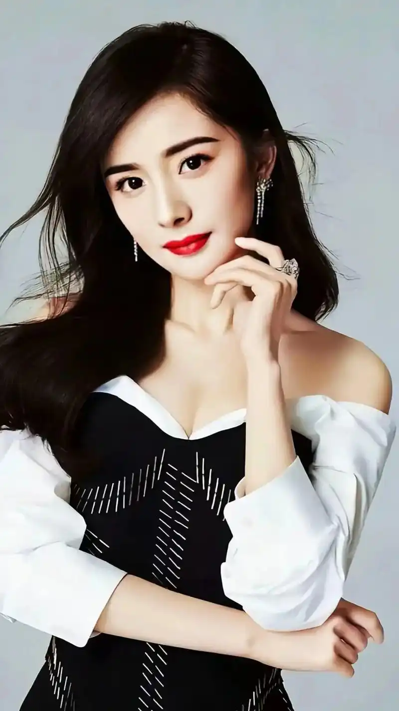 杨幂.#最美女神 #美丽动人 #美女明星 #美女 #丰满性感 - 抖音