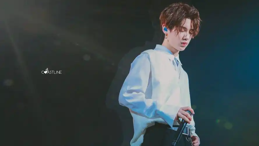 justin黄明昊 图源水印 by乔沂 点赞拿