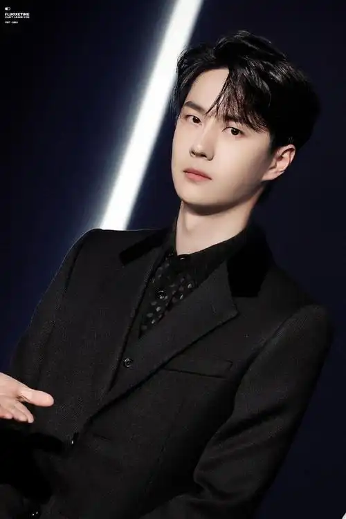 王一博超话.#抖音电影奇遇夜#在电影里照见95@uniq-王一博