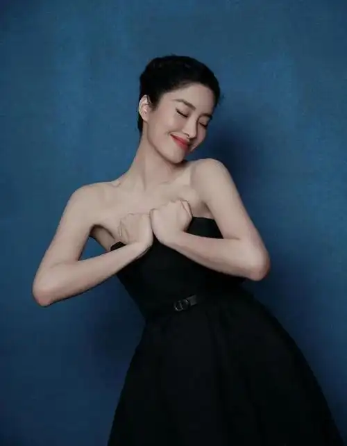 杨采钰气质美人