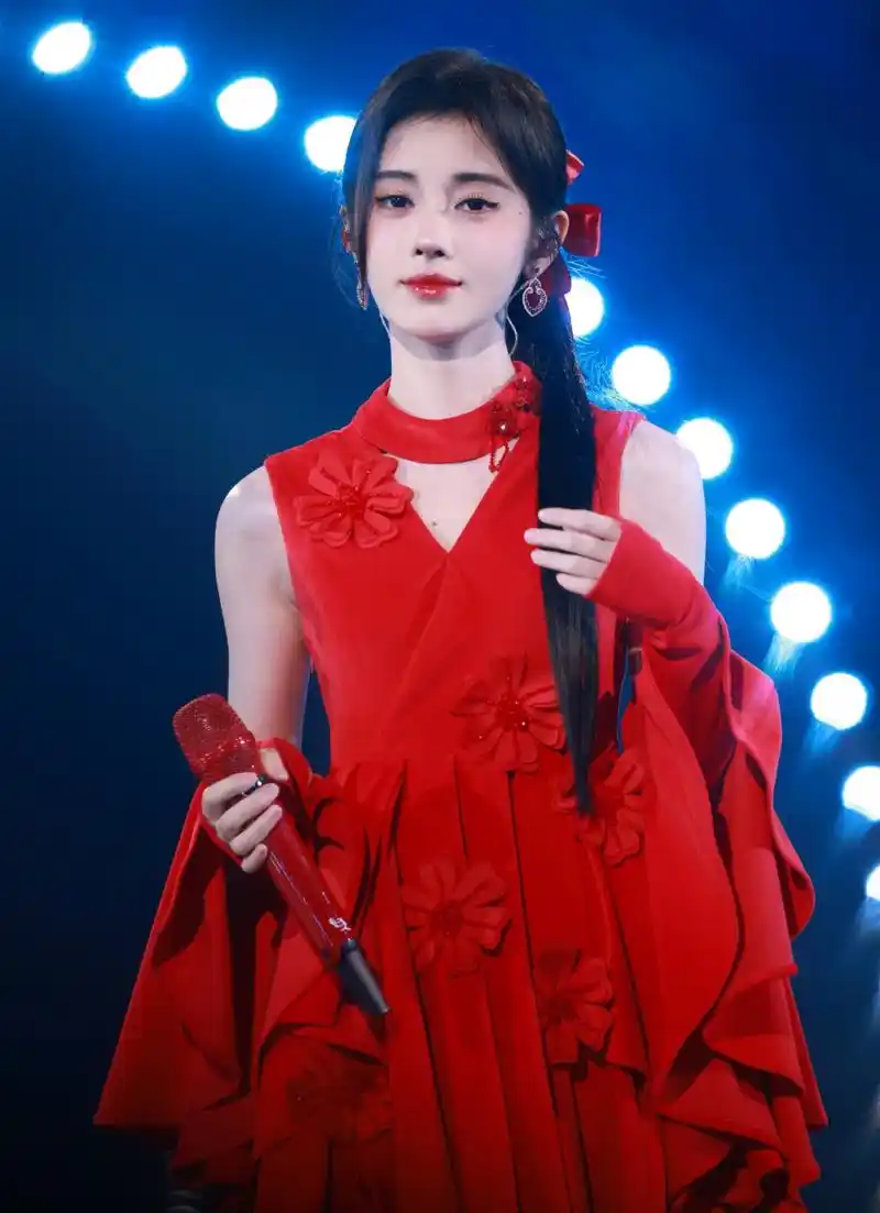 鞠婧祎穿红裙好美,温婉灵动,美艳绝伦!