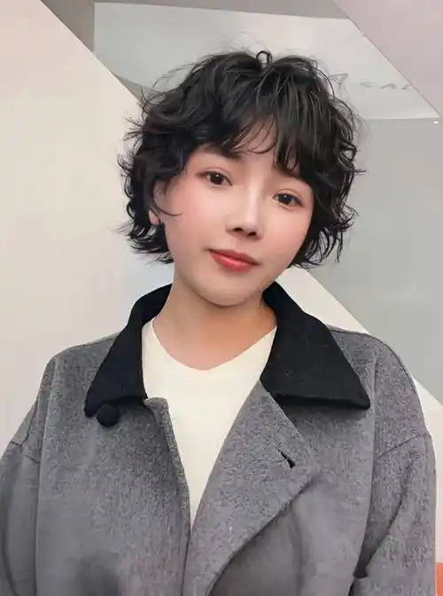 入春" 短烫发超减龄"_发型_中国_形象