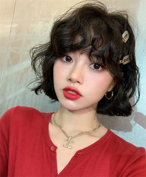 最受欢迎的女生短发 波波头依旧经典百搭