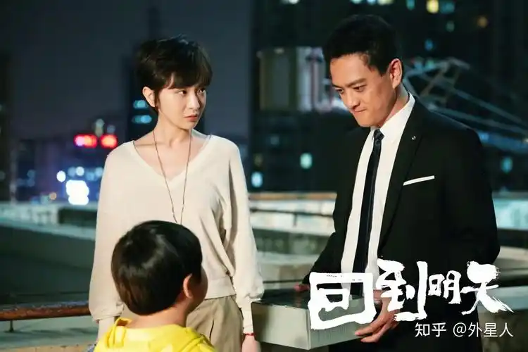 导演:夏筠妍,赵英俊主演:赵英俊,史策,于洋,乔杉生活窘迫的快递员鲍健