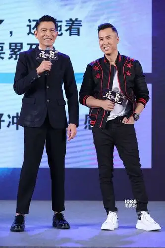 刘德华自嘲靠脸吃饭鼓励小鲜肉 犀利点评甄子丹