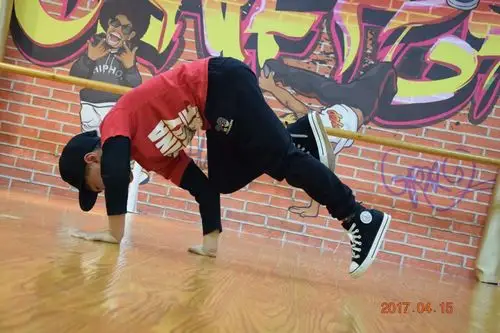 街舞breaking小男神! 用freeze征服你!