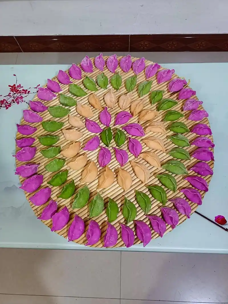 今天是二月二龙抬头,我包了彩色饺子,供朋友们品尝,同时也祝大 - 抖音