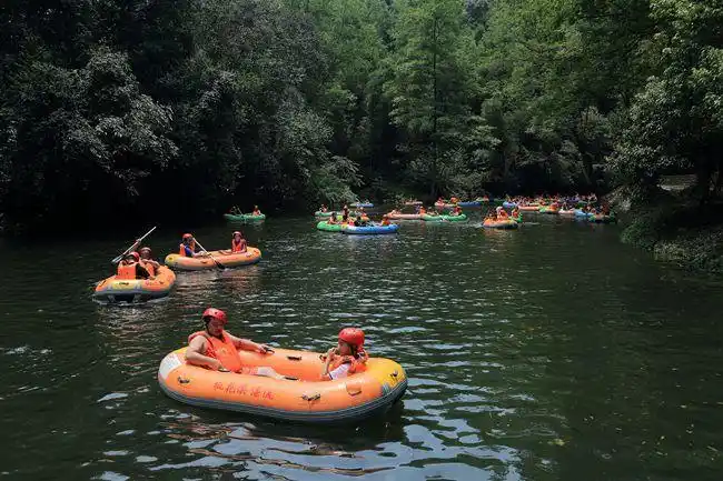 九江市仙女峡景区桃花溪漂流._副本.jpg