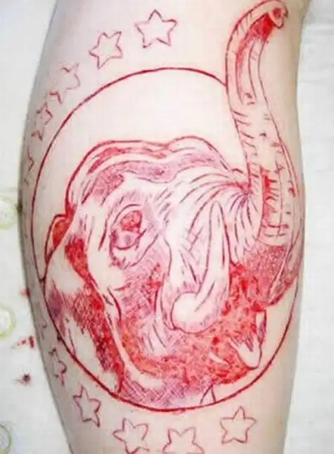 超变态全球自虐式雕刻纹身组图