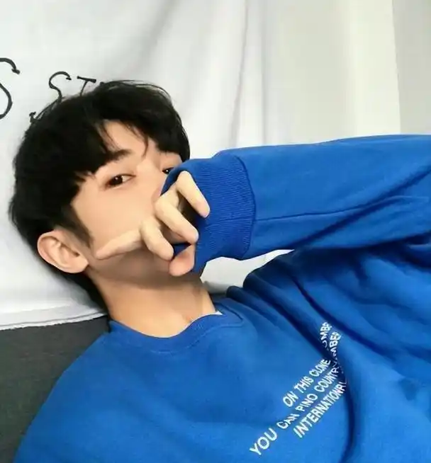 初中男生自认为"很帅"的行为,女生看来土掉渣,希望你没中招