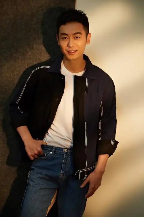 朱亚文《心动》"求生欲"满分 高情商化解情感难题