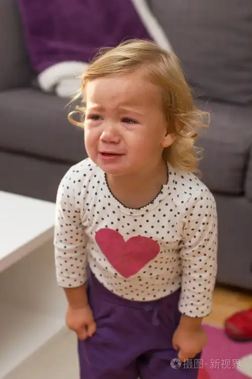 伤心的不开心的哭的小女孩