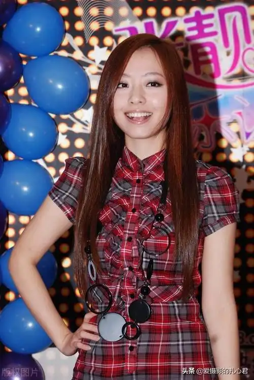 张靓颖惊艳写真历年旧照集锦出道15年气质大翻颜值越来越高