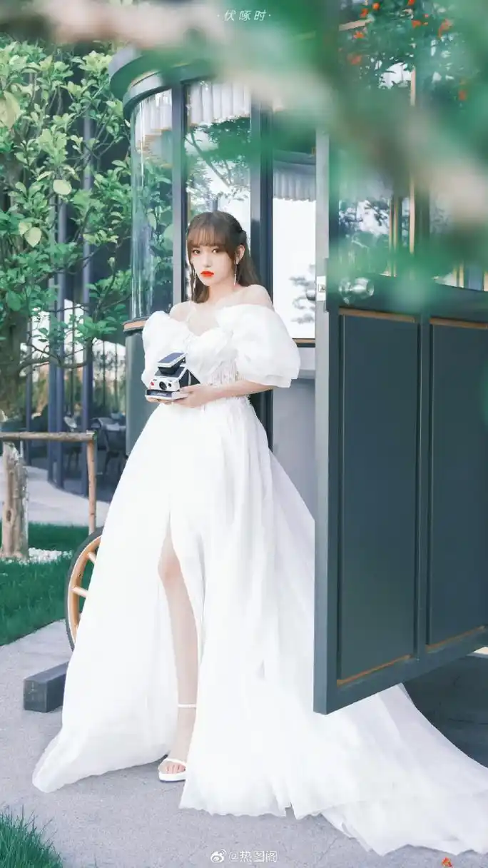 程潇仙境之夜 白色抹胸裙