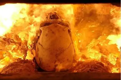 火化后的骨灰装不满骨灰盒?工作人员揭露火化残酷真相