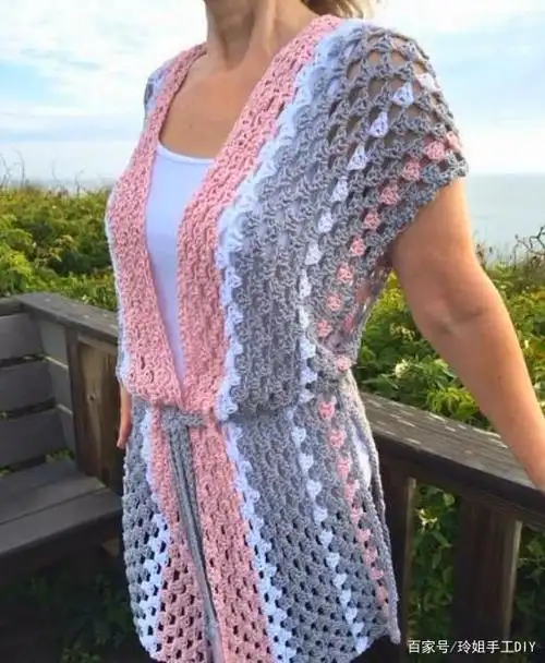 漂亮又时尚!多款钩针编织的女士外套,春秋季穿太实用了