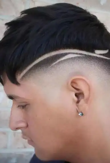 男生鬓角刻图案的发型 帅气与你为伍短头发打造