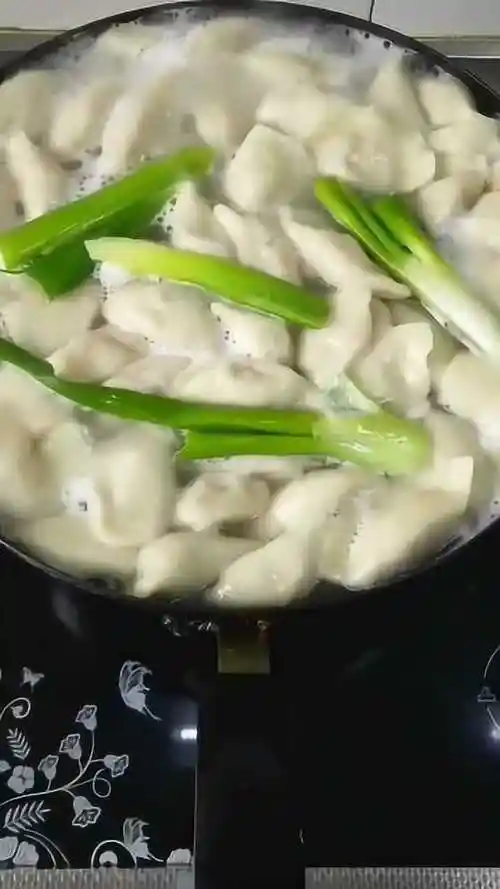 没想到煮饺子还有放这个是什么作用呢
