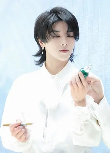 张碧晨是小三?发发爱我2021发布华晨宇整容植发照,还有床上视频