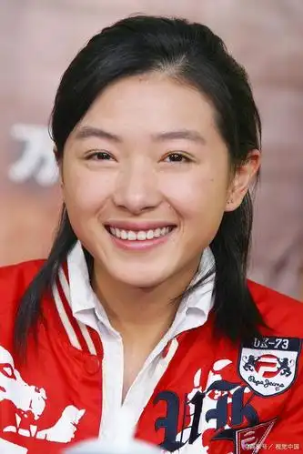 浪姐里的万茜气场十足,看看她的"旧"靓照如何