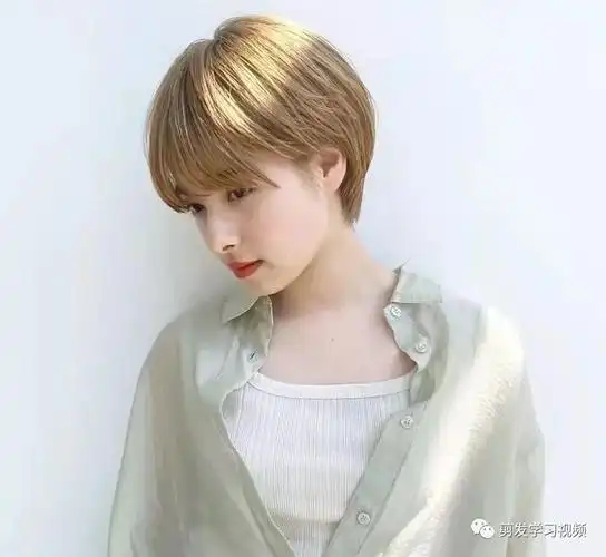 最近流行什么发型精致露耳短发30款