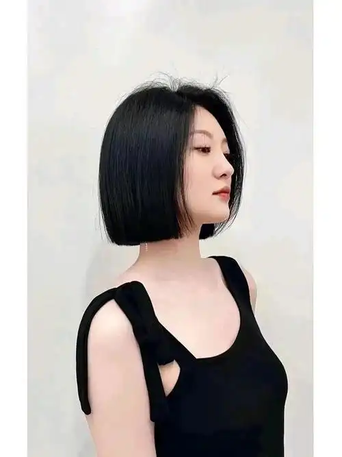 露耳层次短发波波头和长卷发哪个发型更适合你