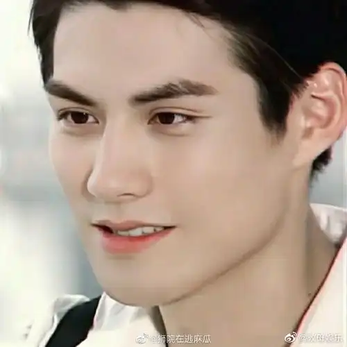 他真的好会笑!严宽超话严屹宽超话