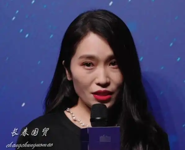 张艺谋大女儿张末近照曝光知性优雅气质好仅比继母陈婷小两岁