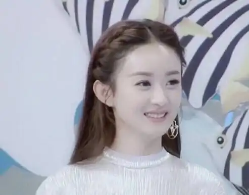 圆脸界颜值担当赵丽颖甜美公主编发怎么弄片